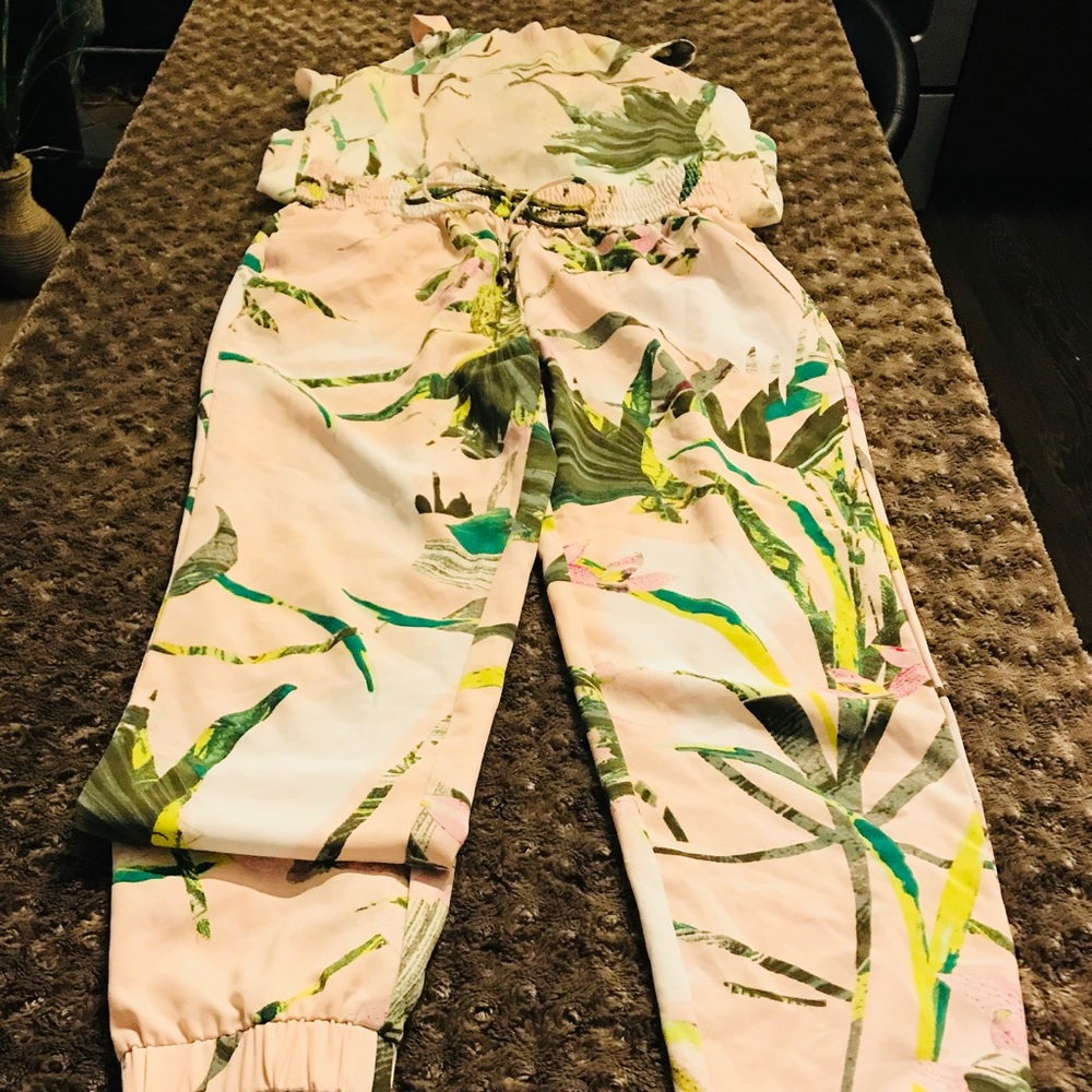 Floral top and cropped ankle bottom set